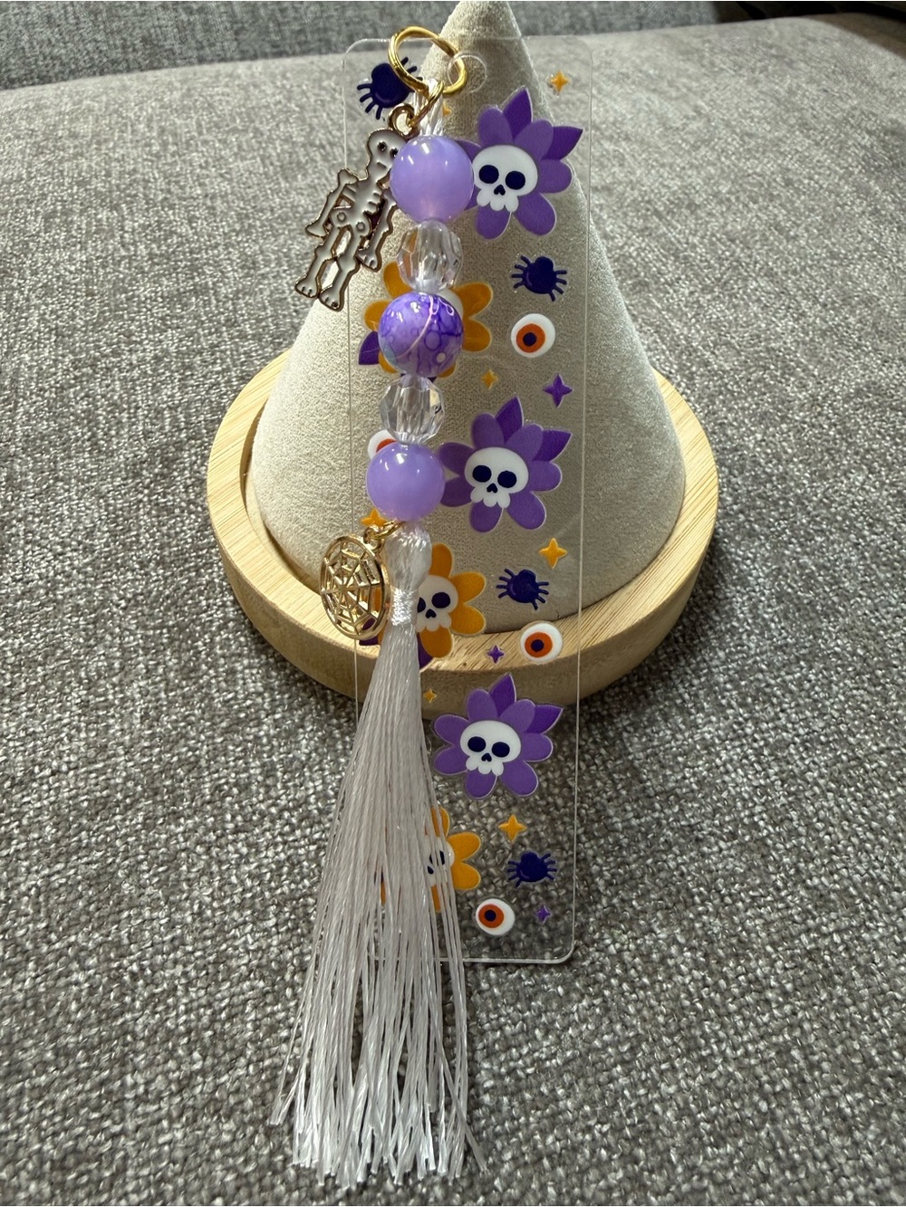 💀 Acrylic bookmark “Skeleton” design, beads and 2 Charms. NWOT (Size small)